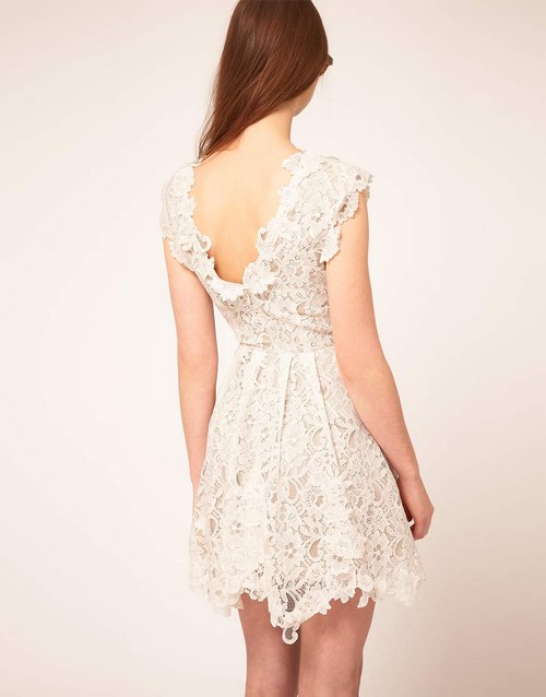 El límit de la feminitat ... Bonics vestits d’encaix