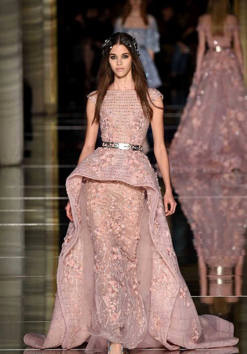 El límit de la feminitat ... Bonics vestits d’encaix