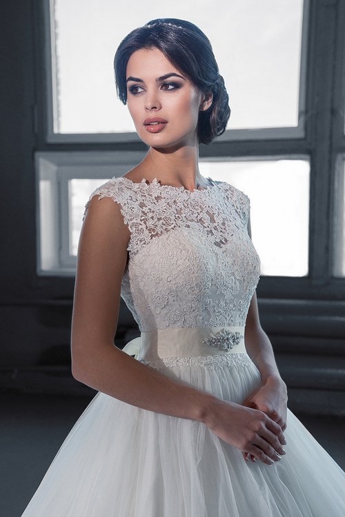 El límit de la feminitat ... Bonics vestits d’encaix