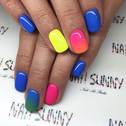 Explosion de couleurs! Manucure d'été dans des idées colorées et des innovations pour les ongles