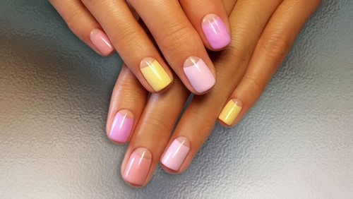 Explosion de couleurs! Manucure d'été dans des idées colorées et des innovations pour les ongles