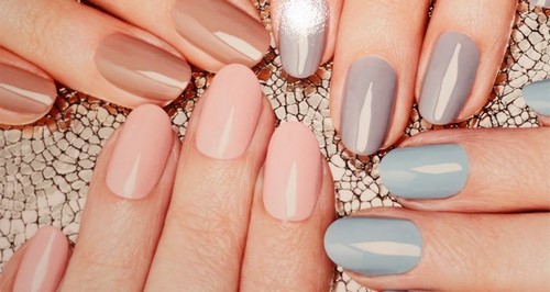 Explosion de couleurs! Manucure d'été dans des idées colorées et des innovations pour les ongles