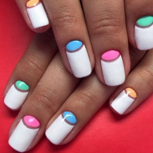 Explosion de couleurs! Manucure d'été dans des idées colorées et des innovations pour les ongles