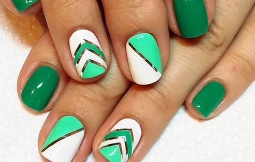 Explosion de couleurs! Manucure d'été dans des idées colorées et des innovations pour les ongles