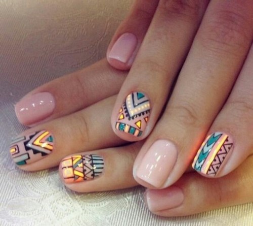 Explosion de couleurs! Manucure d'été dans des idées colorées et des innovations pour les ongles