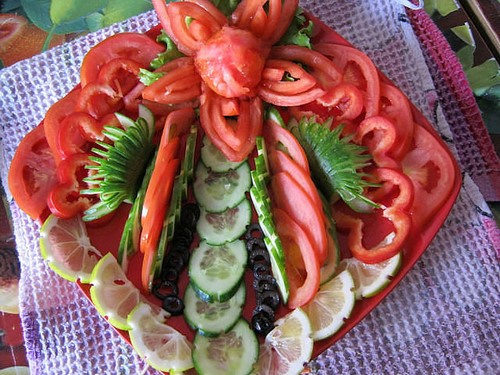 Se préparer pour les vacances: une belle coupe sur la table de fête