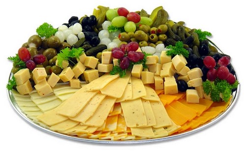 Se préparer pour les vacances: une belle coupe sur la table de fête