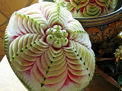 Se préparer pour les vacances: une belle coupe sur la table de fête