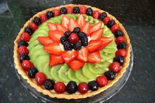 Se préparer pour les vacances: une belle coupe sur la table de fête