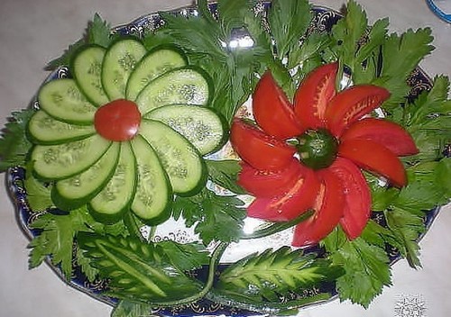 Se préparer pour les vacances: une belle coupe sur la table de fête