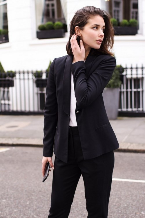 Style de bureau. Vêtements de bureau à la mode pour femmes