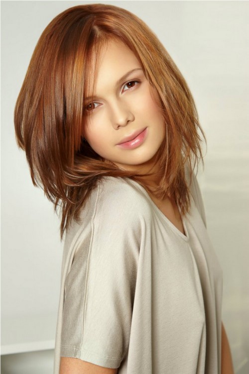 Comment couper une femme? Coupes de cheveux des femmes à la mode sur la photo