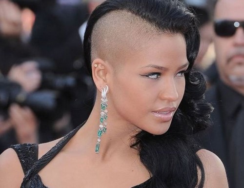 Comment couper une femme? Coupes de cheveux des femmes à la mode sur la photo