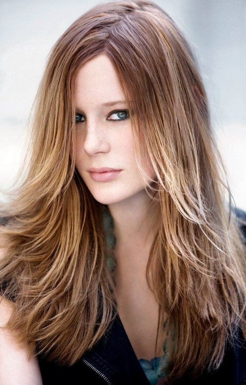 Comment couper une femme? Coupes de cheveux des femmes à la mode sur la photo