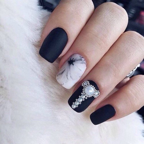 Design à la mode de manucure pour les ongles courts - idées de photos