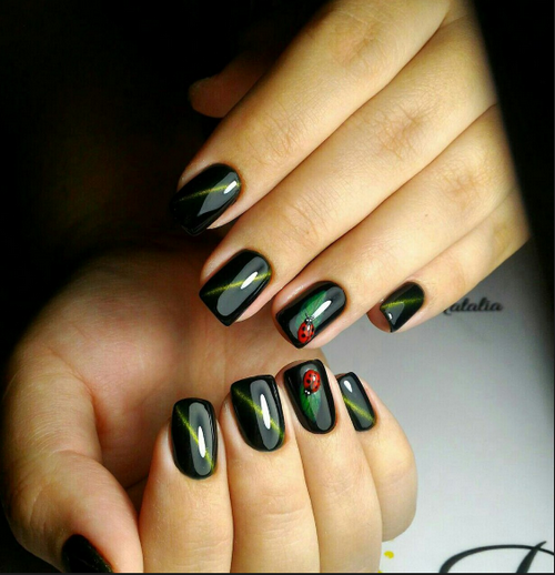 Design à la mode de manucure pour les ongles courts - idées de photos