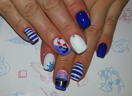 Design à la mode de manucure pour les ongles courts - idées de photos