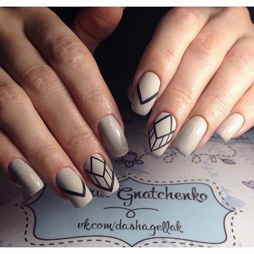 Design à la mode de manucure pour les ongles courts - idées de photos