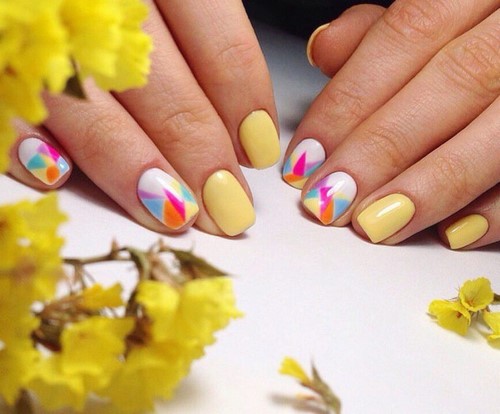 Design à la mode de manucure pour les ongles courts - idées de photos