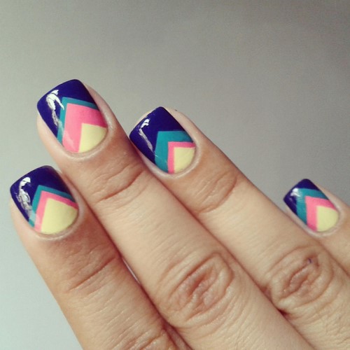 Design à la mode de manucure pour les ongles courts - idées de photos