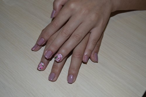 Design à la mode de manucure pour les ongles courts - idées de photos