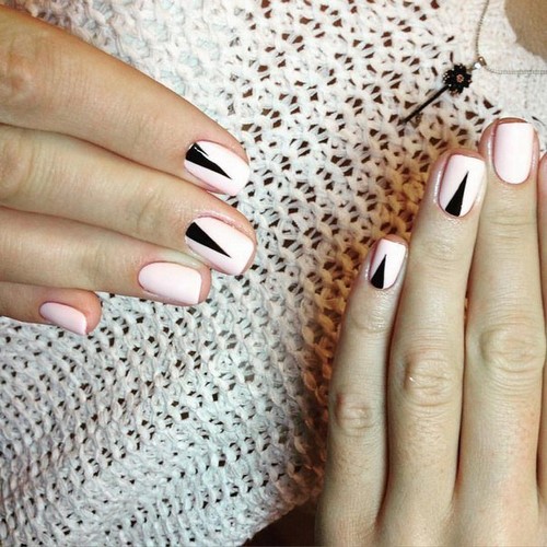 Design à la mode de manucure pour les ongles courts - idées de photos