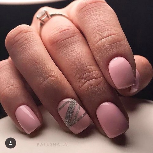 Design à la mode de manucure pour les ongles courts - idées de photos