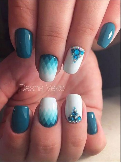 Design à la mode de manucure pour les ongles courts - idées de photos