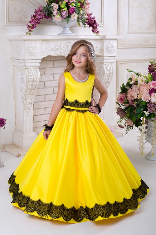 Pour les petites fashionistas! Belles robes de graduation pour les filles