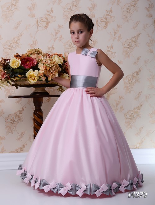 Pour les petites fashionistas! Belles robes de graduation pour les filles