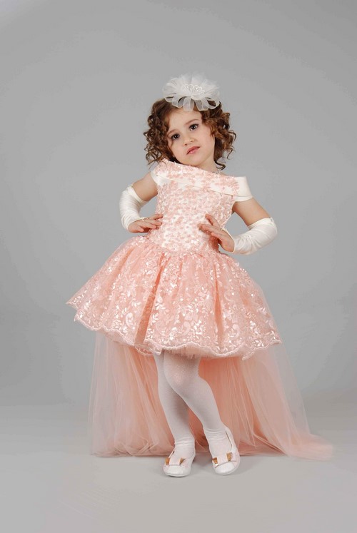 Pour les petites fashionistas! Belles robes de graduation pour les filles
