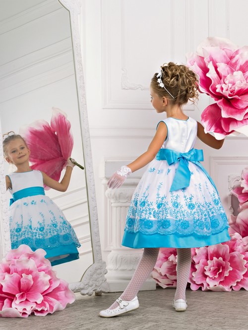 Pour les petites fashionistas! Belles robes de graduation pour les filles