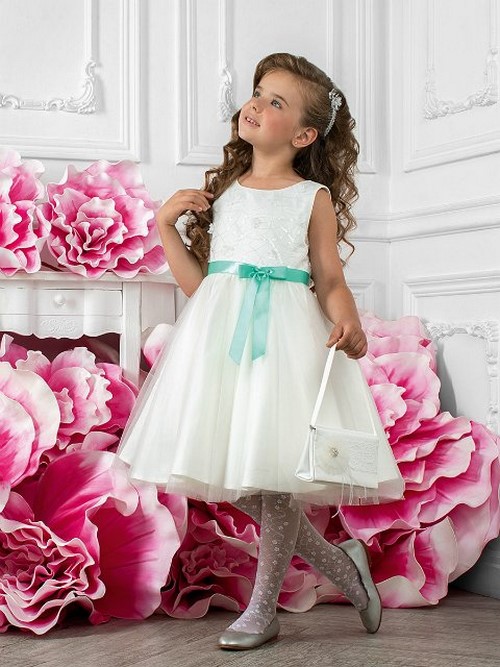 Pour les petites fashionistas! Belles robes de graduation pour les filles