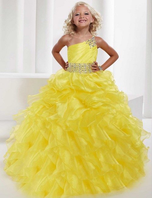Pour les petites fashionistas! Belles robes de graduation pour les filles