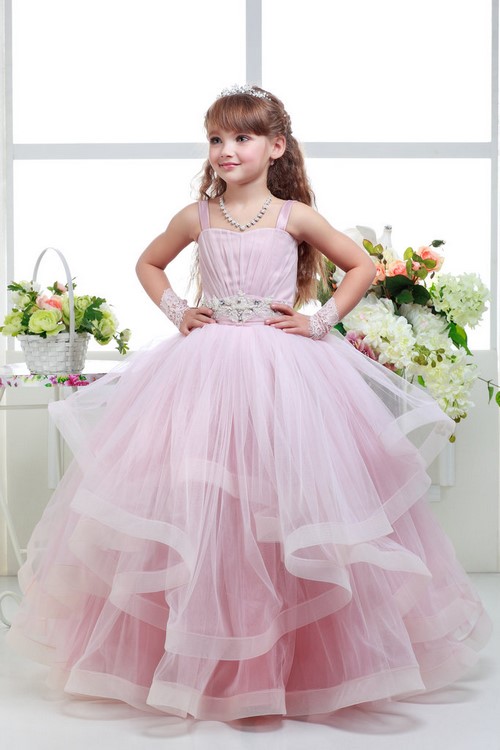 Pour les petites fashionistas! Belles robes de graduation pour les filles