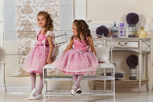 Pour les petites fashionistas! Belles robes de graduation pour les filles
