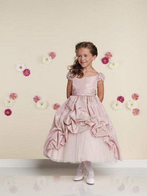 Pour les petites fashionistas! Belles robes de graduation pour les filles
