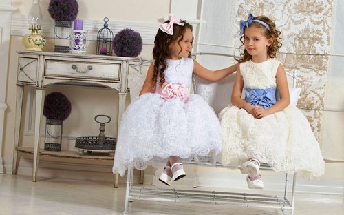 Pour les petites fashionistas! Belles robes de graduation pour les filles