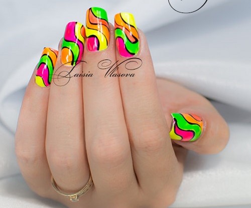 Manucure lumineuse - idées originales de conception d'ongles aux couleurs saturées