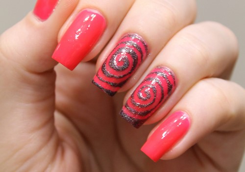 Manucure lumineuse - idées originales de conception d'ongles aux couleurs saturées