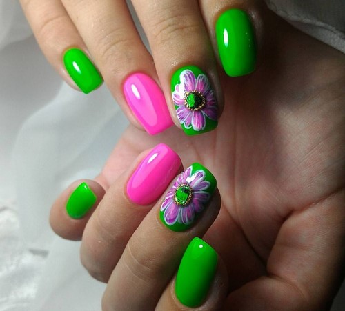 Manucure lumineuse - idées originales de conception d'ongles aux couleurs saturées