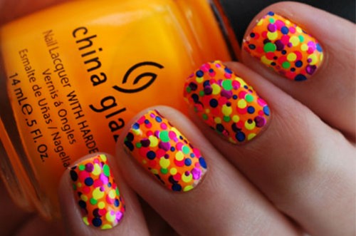 Manucure lumineuse - idées originales de conception d'ongles aux couleurs saturées