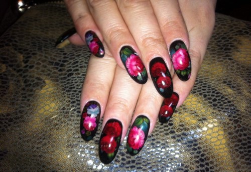 Manucure lumineuse - idées originales de conception d'ongles aux couleurs saturées