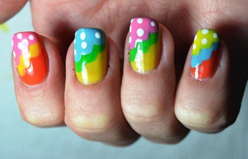 Manucure lumineuse - idées originales de conception d'ongles aux couleurs saturées