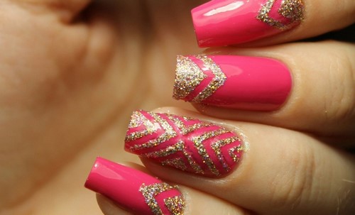 Manucure lumineuse - idées originales de conception d'ongles aux couleurs saturées