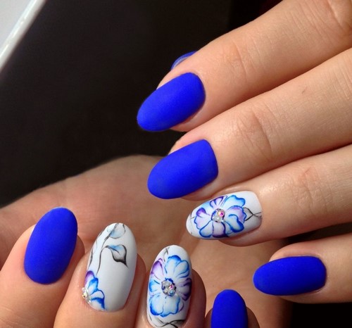 Manucure lumineuse - idées originales de conception d'ongles aux couleurs saturées