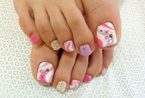 Fasjonabel pedikyr. Vakre ideer om moderne neglekunst