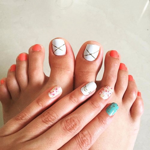 Fasjonabel pedikyr. Vakre ideer om moderne neglekunst