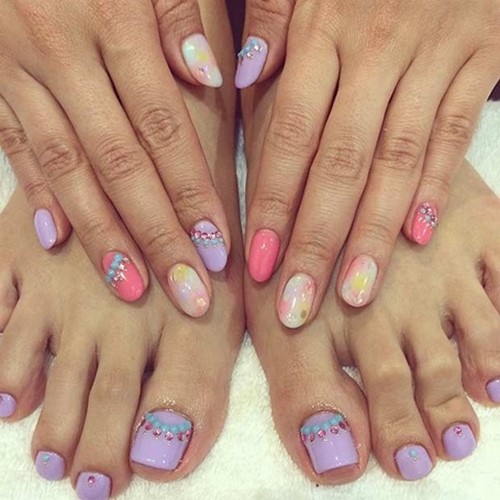 Fasjonabel pedikyr. Vakre ideer om moderne neglekunst