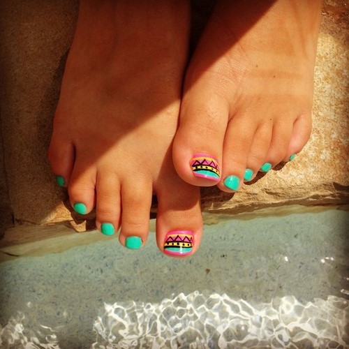 Fasjonabel pedikyr. Vakre ideer om moderne neglekunst